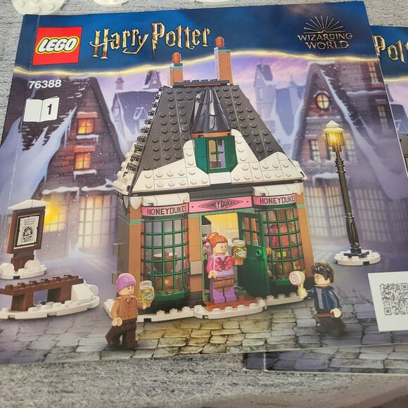 Lego Harry Potter Hogsmeade Village 76388 - Picture 4 of 9